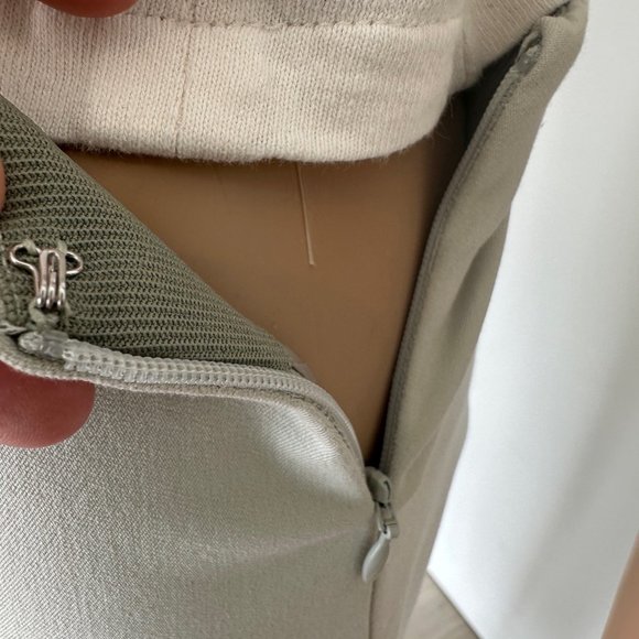 Theory Size 4 - Skinny Legging Eco Bi-Stretch in Hint of Green (limestone) - Picture 10 of 11